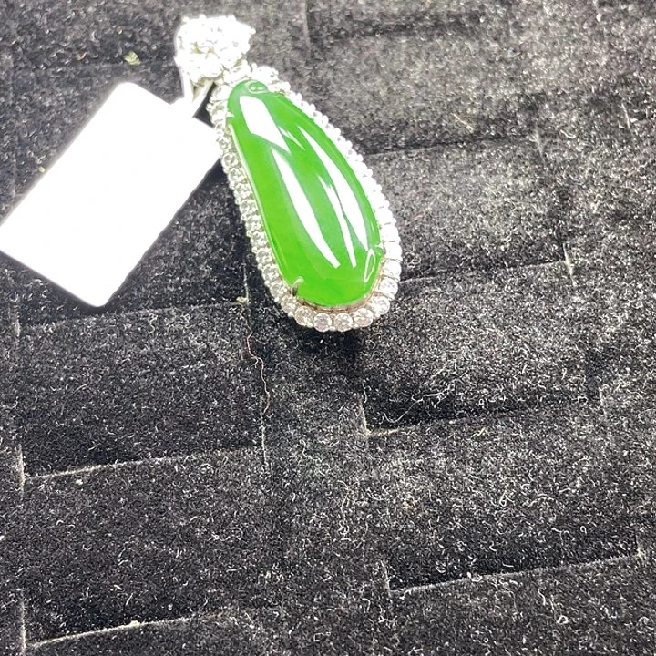 翡翠未镶嵌颈饰10