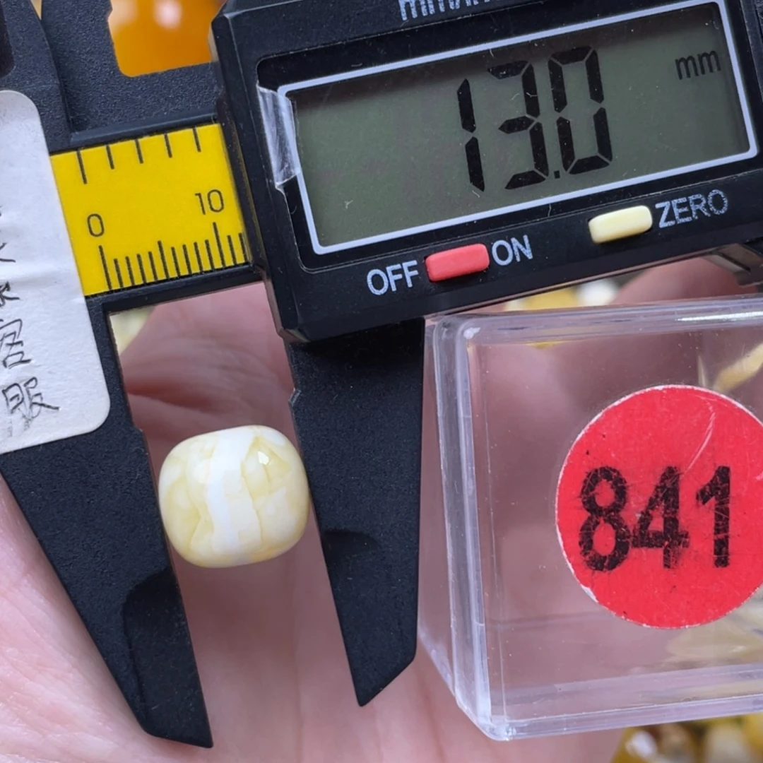 蜜蜡未镶嵌珠宝奇石