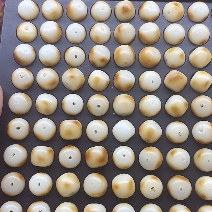 吊坠白玉菩提13微瑕炭烤桶110颗