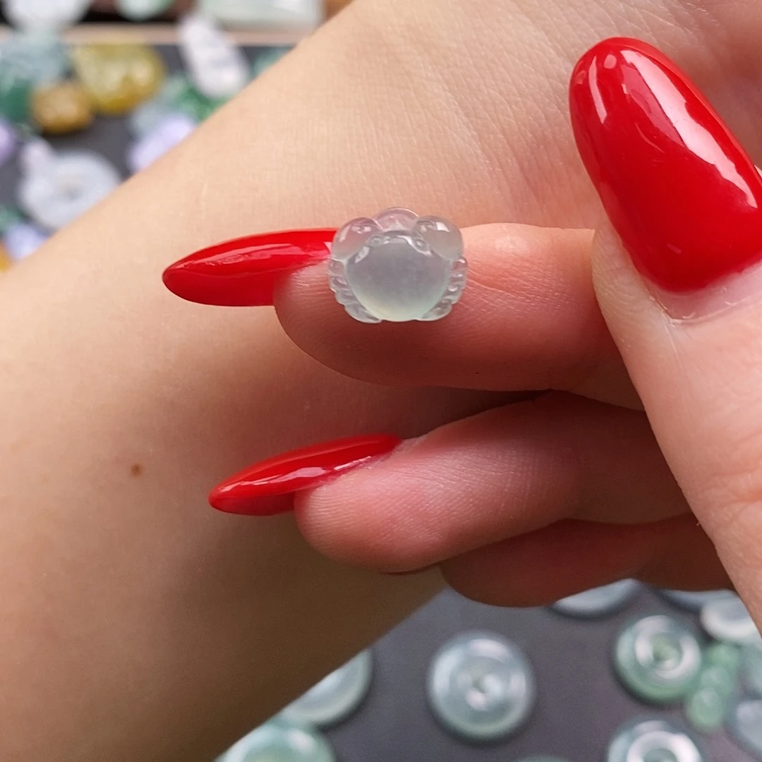 翡翠未镶嵌颈饰蟹财满满