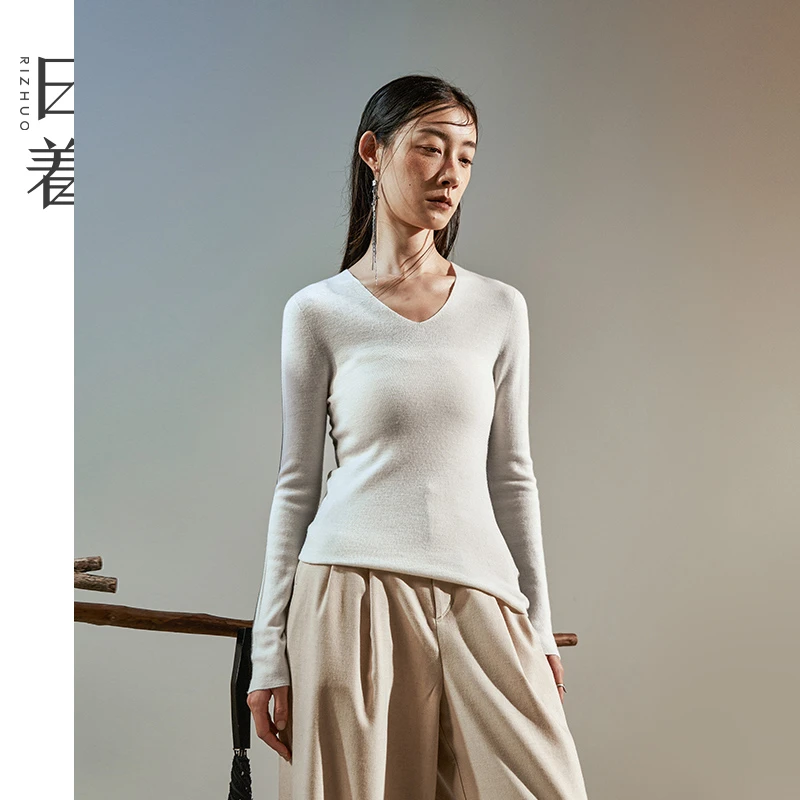 日着原创正反嵌花拼色针织衫2025一体无缝羊毛V领上衣女RB3286M0