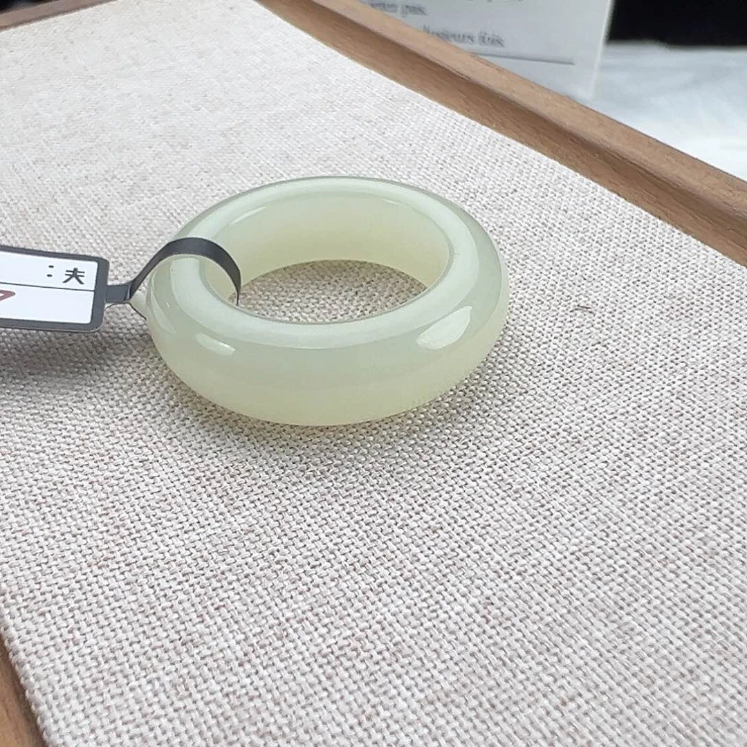 和田玉（糖玉）未镶嵌戒指21.9轮胎