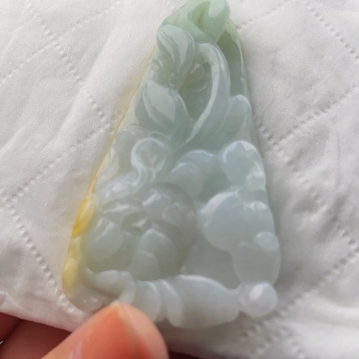 用***0翡翠未镶嵌颈饰挂件