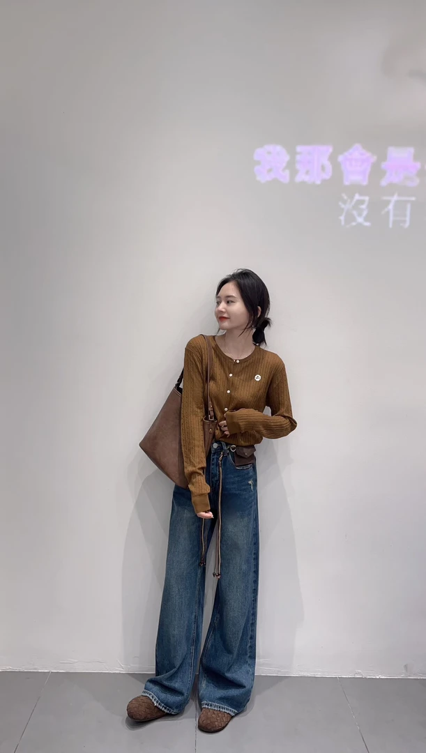 2025秋季新款韩系简约麻花针织衫外套女显瘦复古咖色上衣牛仔裤