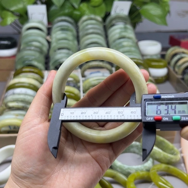 蛇纹石玉未镶嵌手镯60