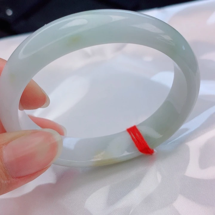 翡翠未镶嵌手镯（贵妃镯）54圈