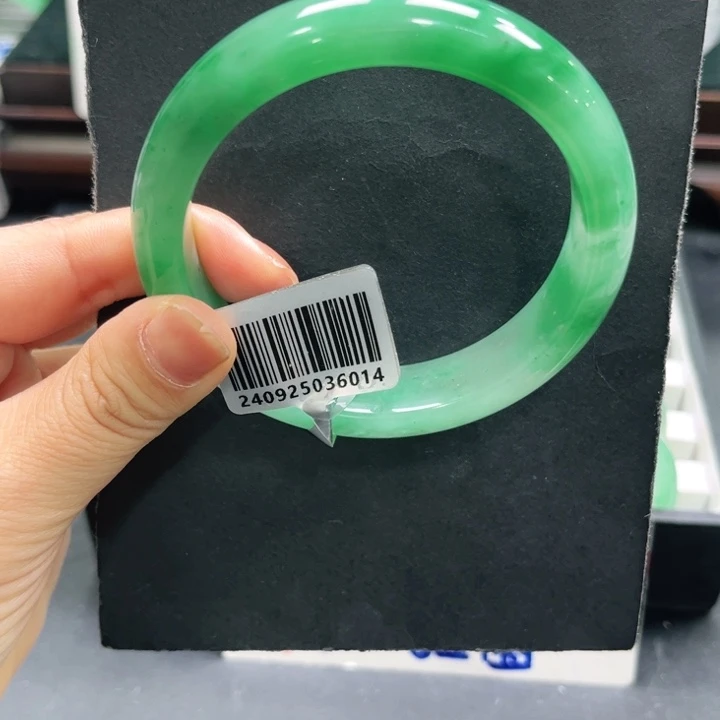 石英质玉（非洲翠）未镶嵌手镯