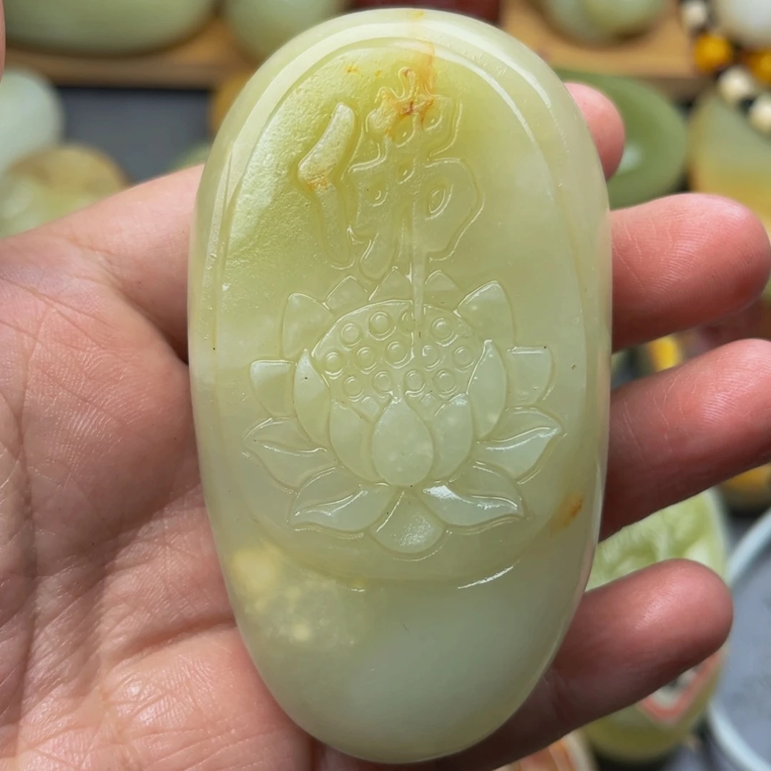 石材方解石手把件佛莲