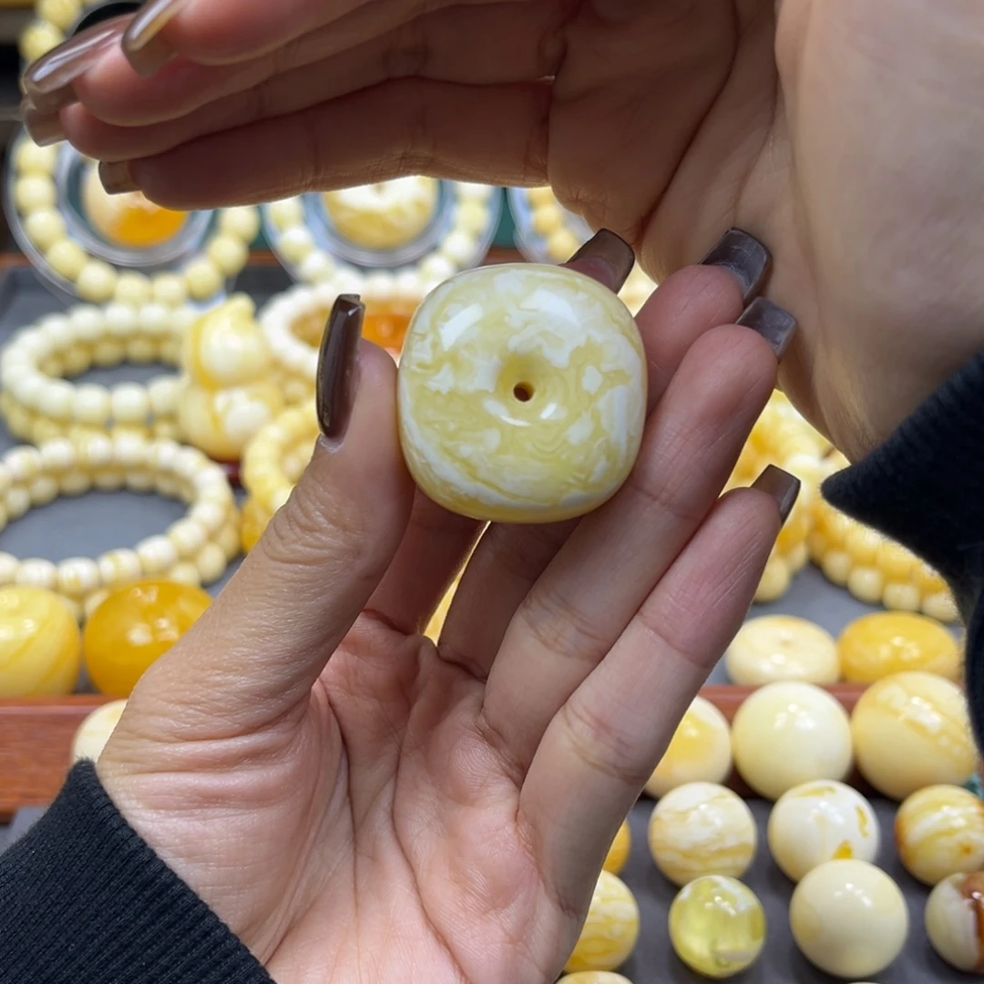 琥珀未镶嵌手串……