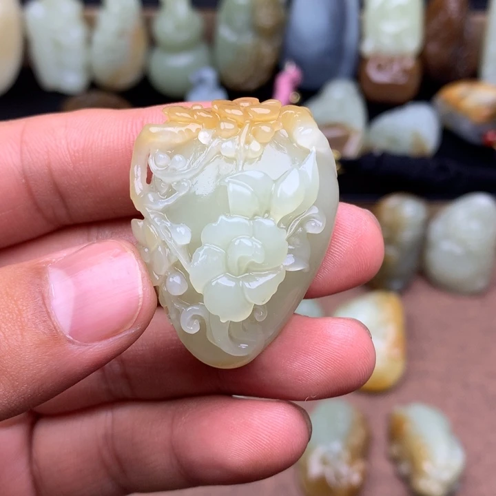 和田玉（糖玉）未镶嵌颈饰