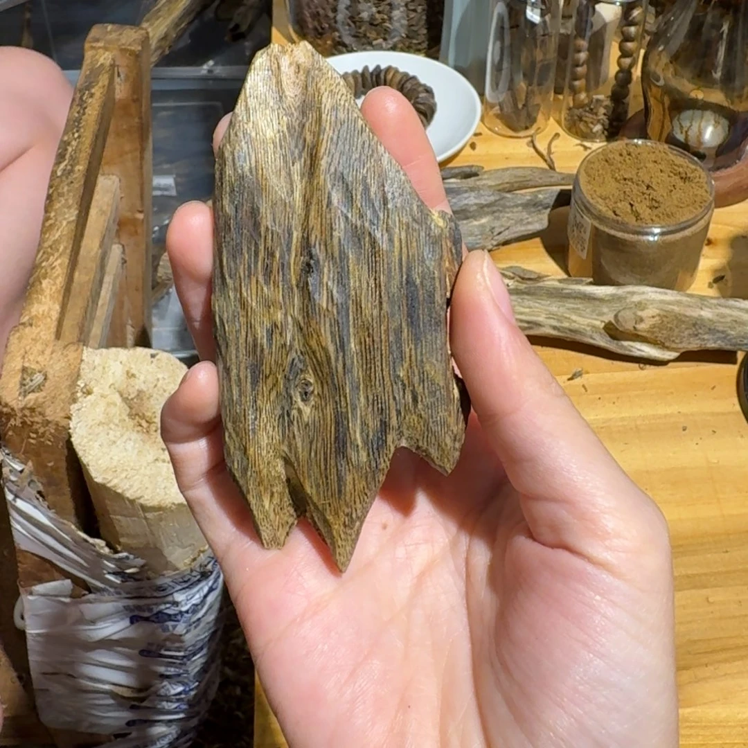 沉香碎屑沉香白棋块料23克