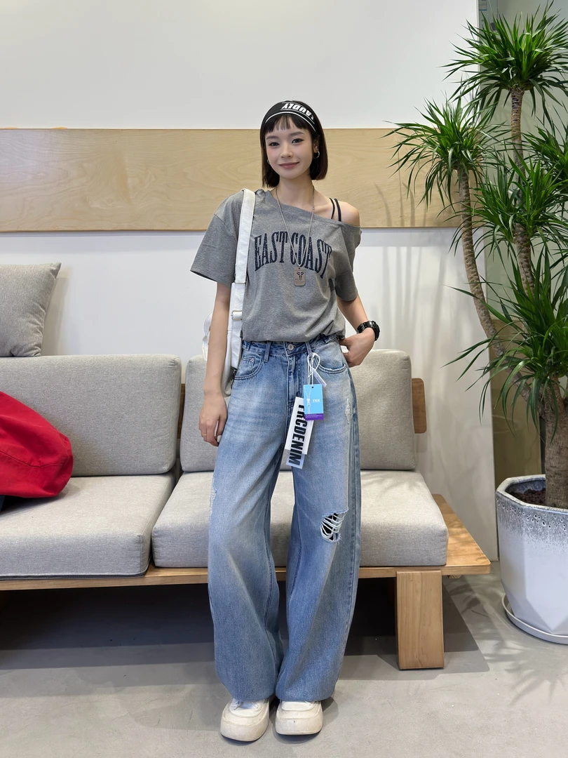 TO【CH11086】夏款上新浅色破洞设计感水洗牛仔弯刀裤