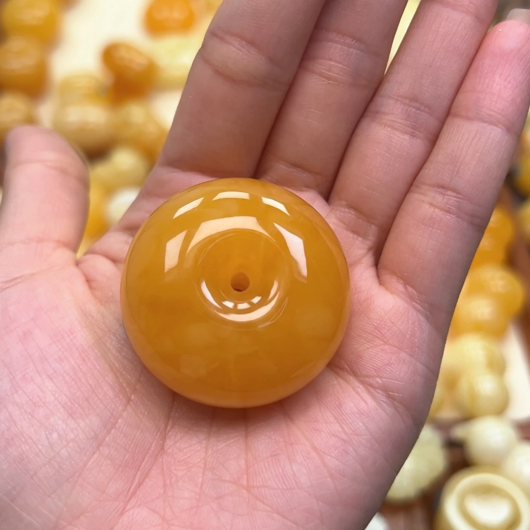 南***玑琥珀未镶嵌颈饰蜜蜡