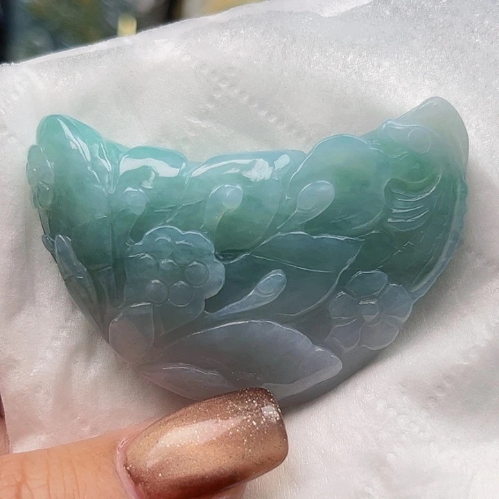 翡翠未镶嵌颈饰挂件