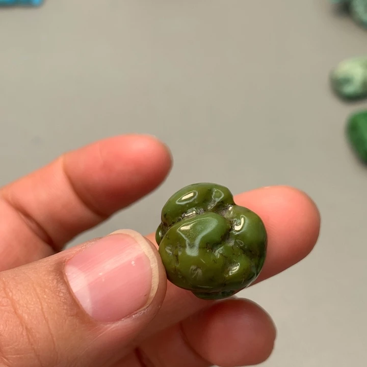 绿松石未镶嵌颈饰