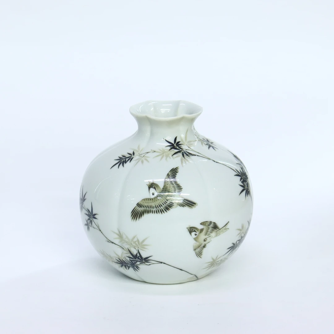 【清】“雍正年制”墨彩花鸟诗文石榴尊（高12cm）539