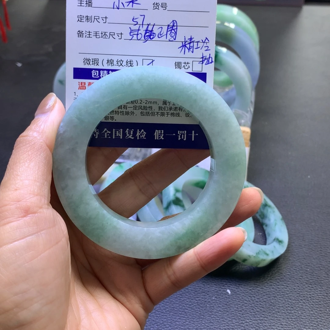 未镶嵌手镯定制翡翠向****聊