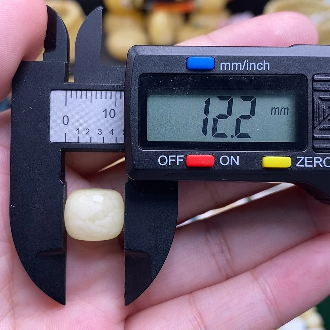 蜜蜡未镶嵌珠宝奇石