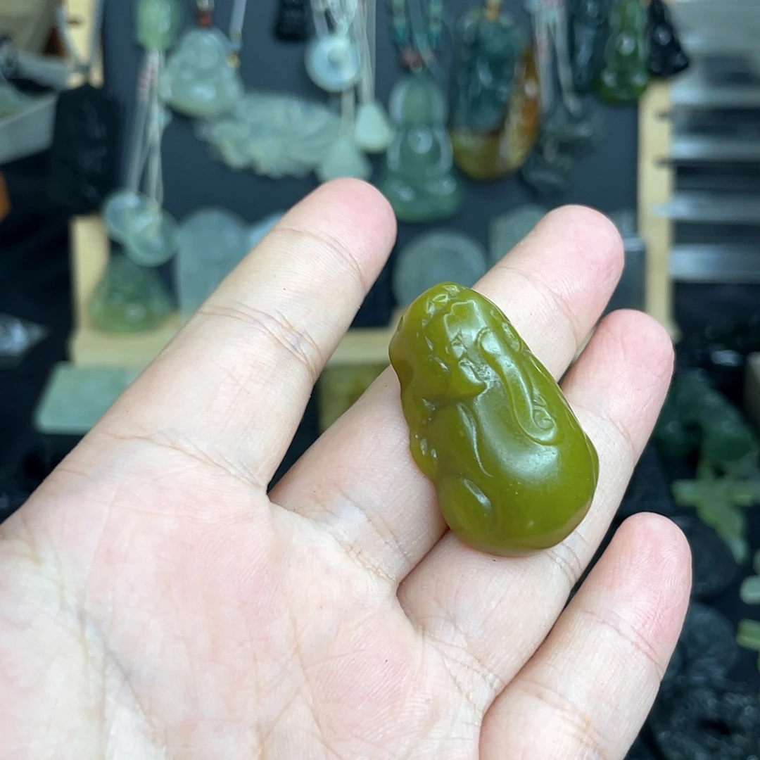 未镶嵌岫玉颈饰貔貅