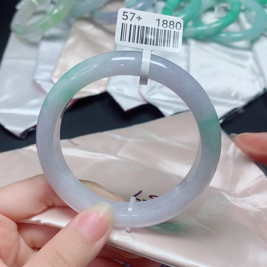 翡翠手镯未镶嵌翡翠手镯