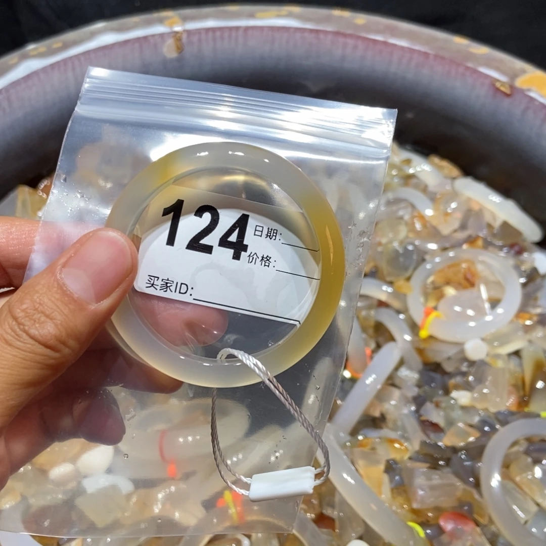 耳***仔玛瑙/玉髓未镶嵌手镯