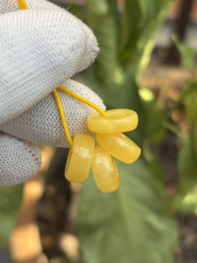 4018天然蜜蜡琥珀鸡油黄跑环diy小配饰内径5.2mm