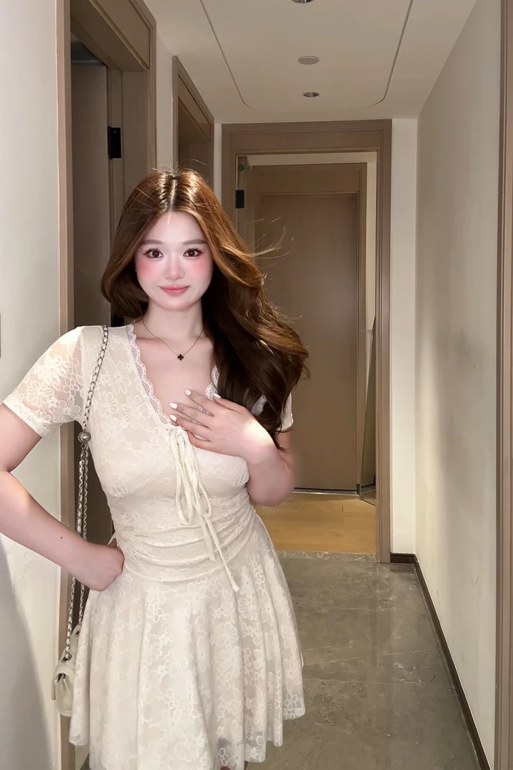 【少量现现】微胖mm法式公主风绑带设计蕾丝拼接连衣裙修身气质短裙