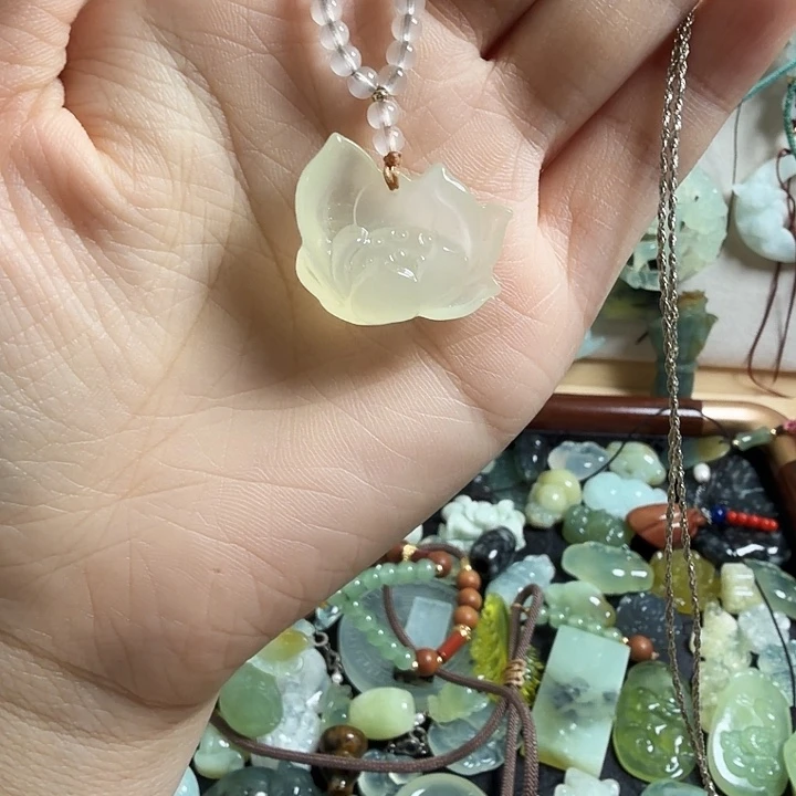 风***来蛇纹石玉合金颈饰