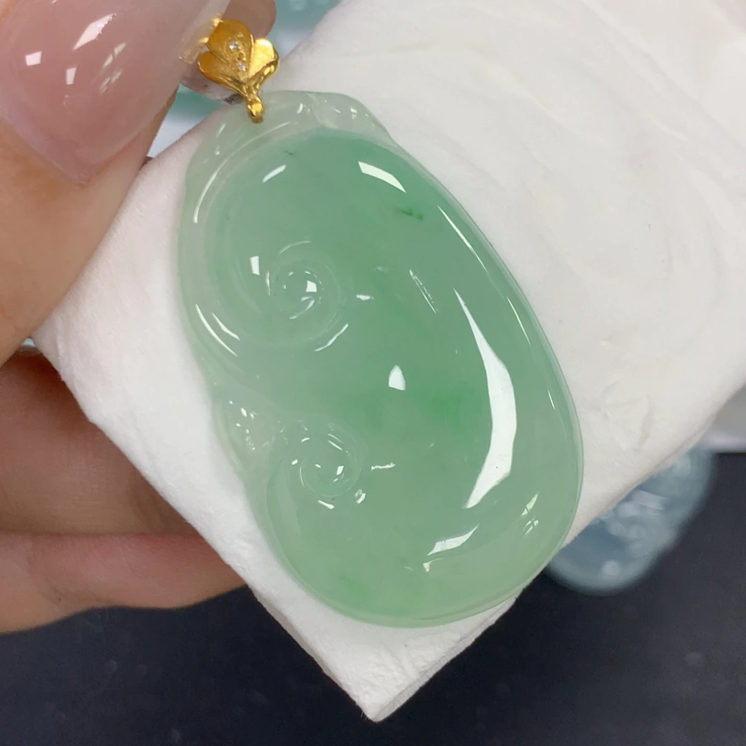 颈饰18K金镶嵌翡翠