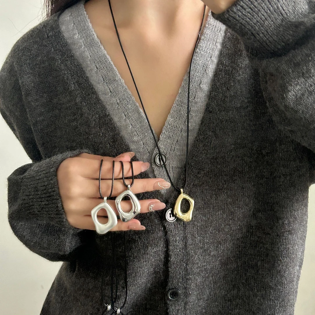 非金属皮质项链 小众不规则镂空几何金属吊坠毛衣链黑皮绳长项链