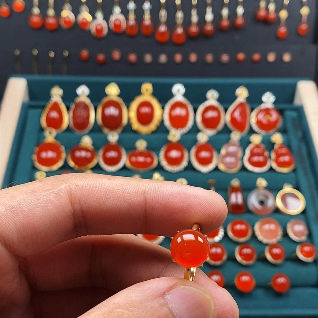 南红玛瑙18K金镶嵌戒指