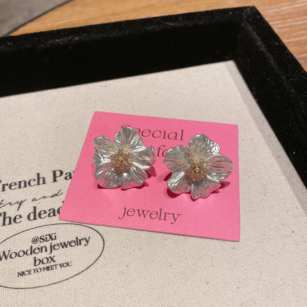 铜合金锆石耳饰 小众复古精致珍珠山茶花耳钉气质哑光花朵耳环