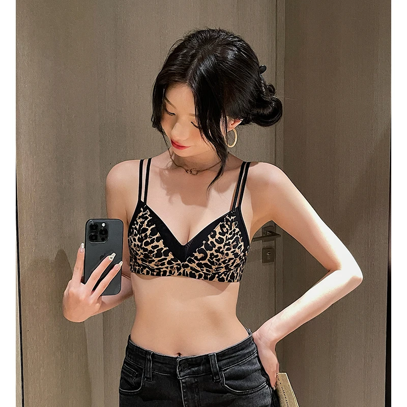 黄油草莓法式内衣无痕小胸聚拢防下垂无钢圈性感细肩带豹纹文胸罩