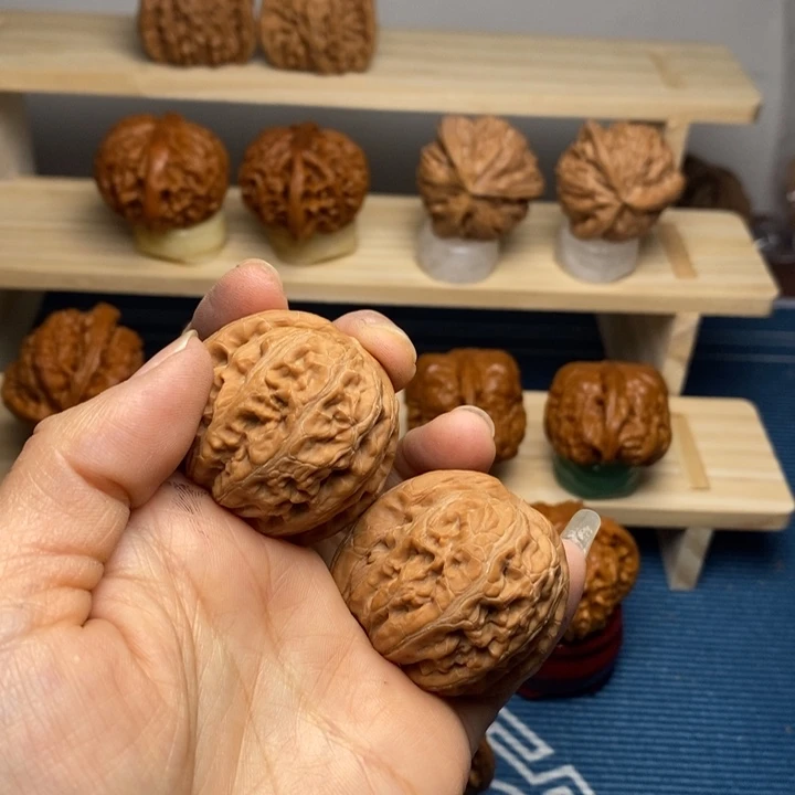 明***就把件文玩核桃元宝