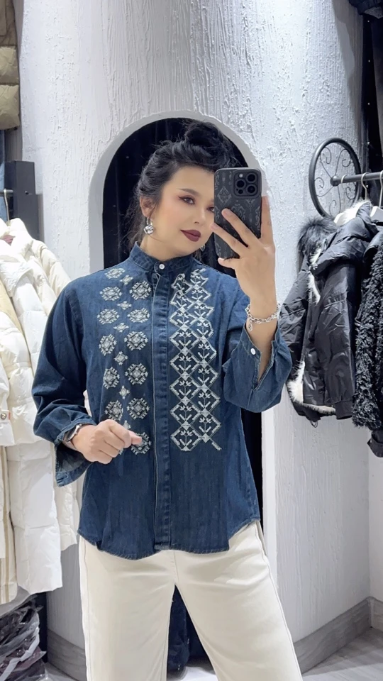 2025年的新款春季牛仔衬衣