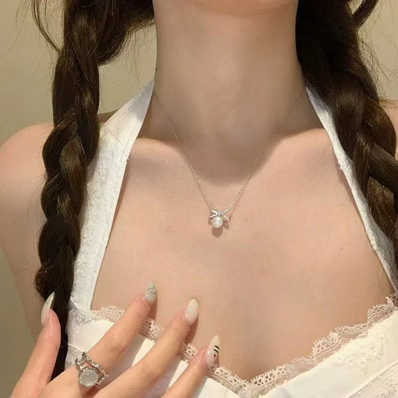 铜合金仿珍珠项链 蝴蝶结项链女款新款轻奢小众设计感锁骨链