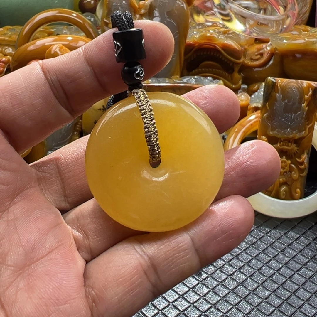 颈饰未镶嵌石英质玉