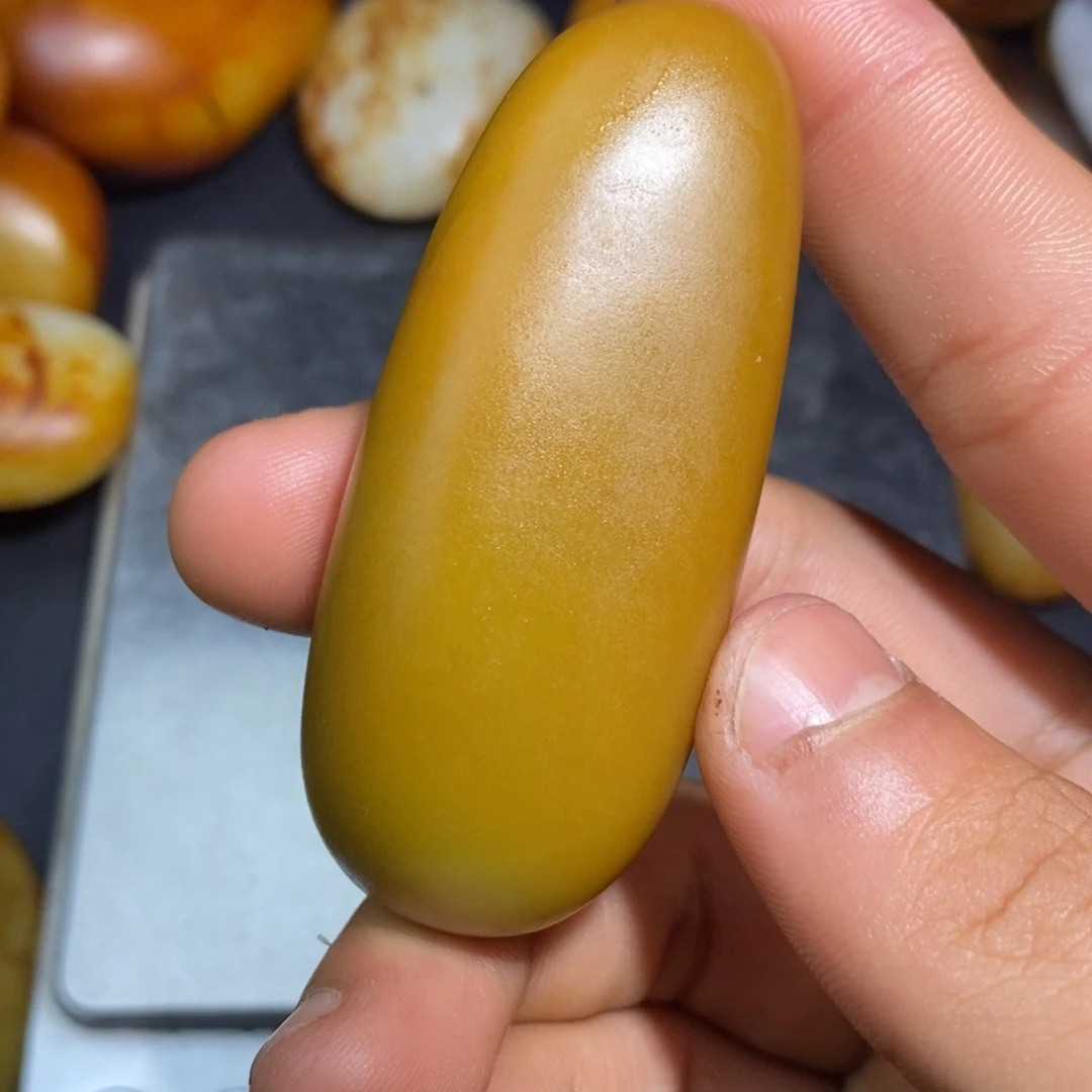 食***天和田玉未镶嵌珠宝奇石