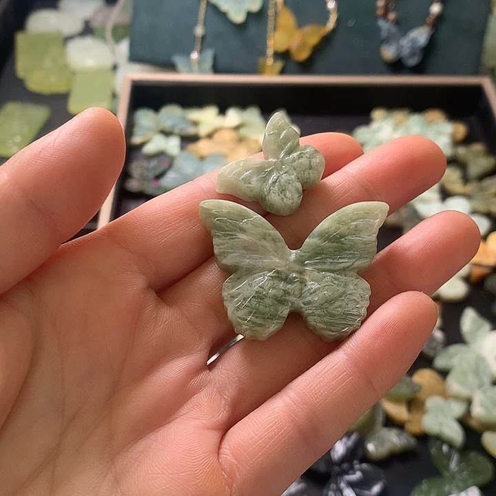 未镶嵌蛇纹石玉颈饰