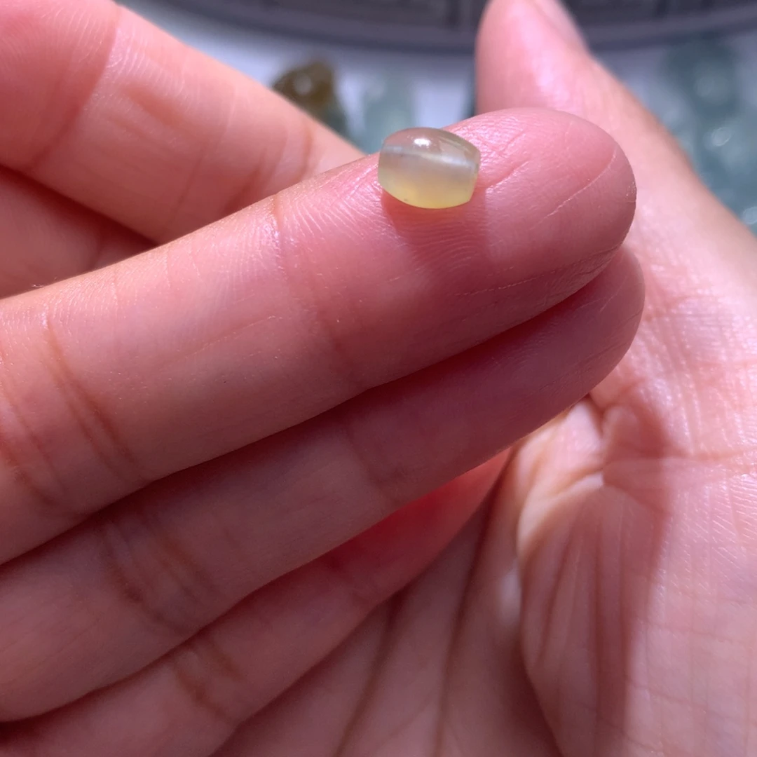 定制翡翠未镶嵌枣珠