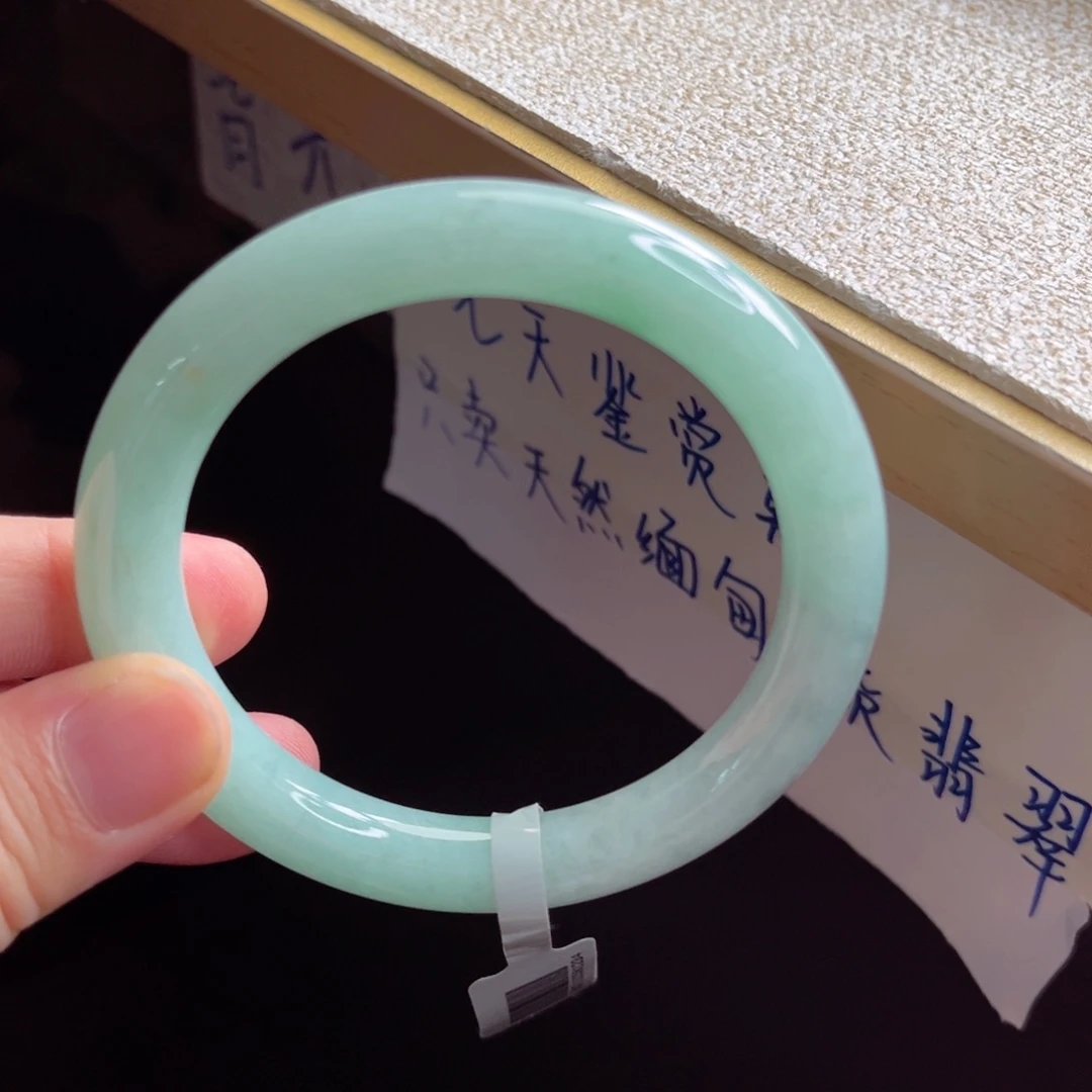 翡翠手镯未镶嵌手镯