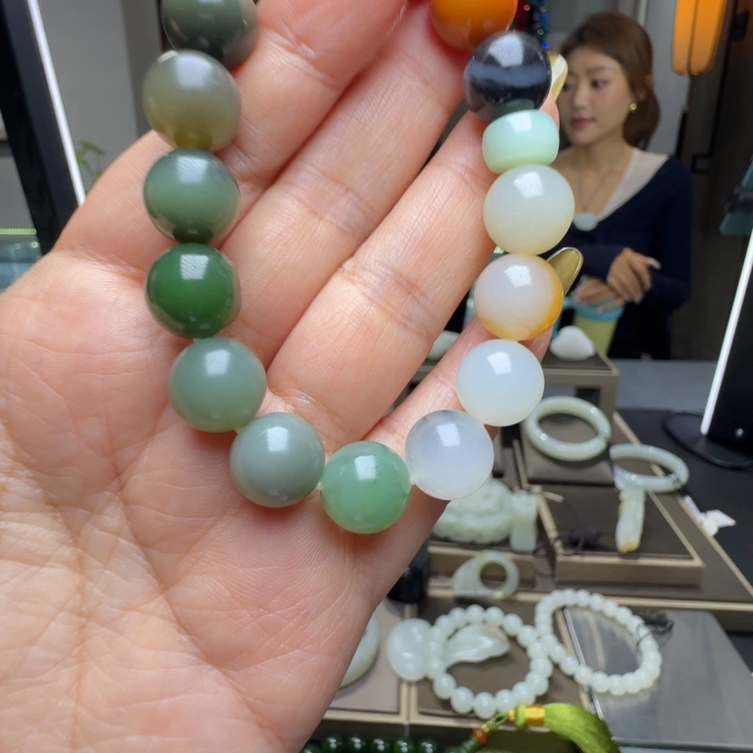 璞***茗和田玉未镶嵌颈饰