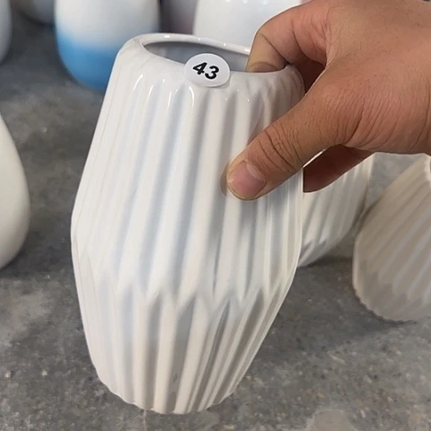 瓶微瑕20厘米43号白花瓶一个
