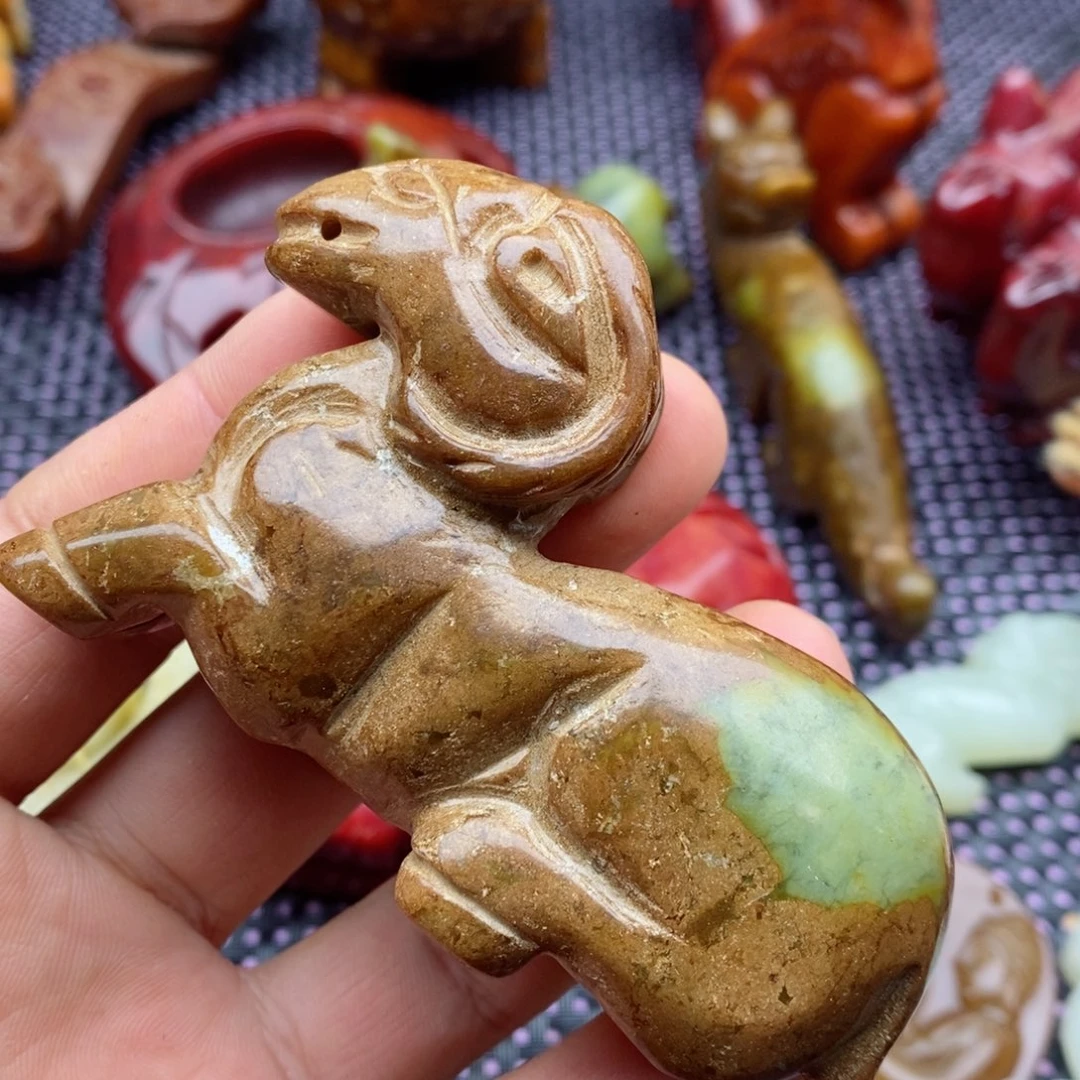 蛇纹石玉颈饰未镶嵌