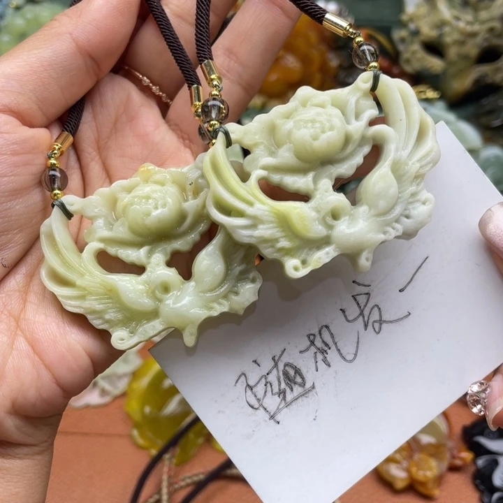 蛇纹石玉合金吊坠