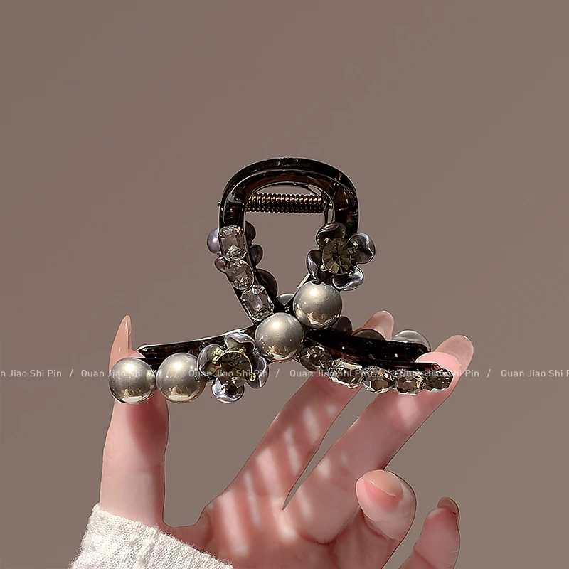 2025新款轻奢花朵镶钻中号抓夹女后脑勺盘发夹气质网红洋气发饰