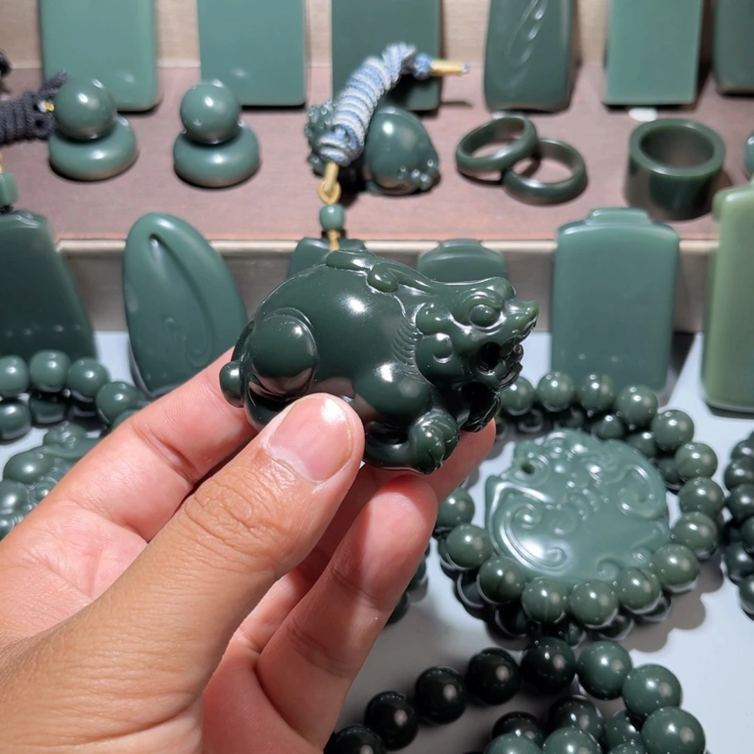 和田玉未镶嵌颈饰阿*