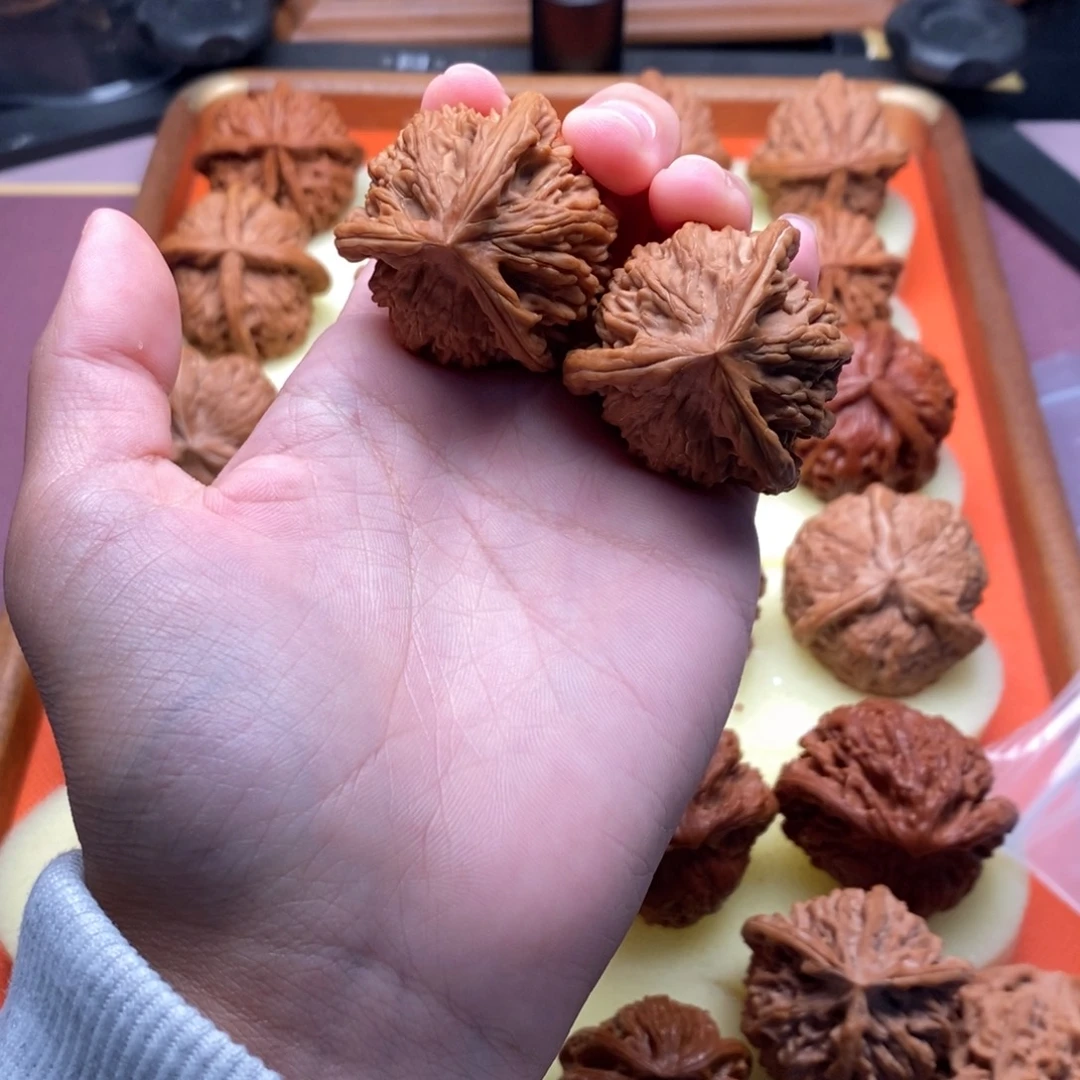 凯***生桃核吊坠虎头正奔