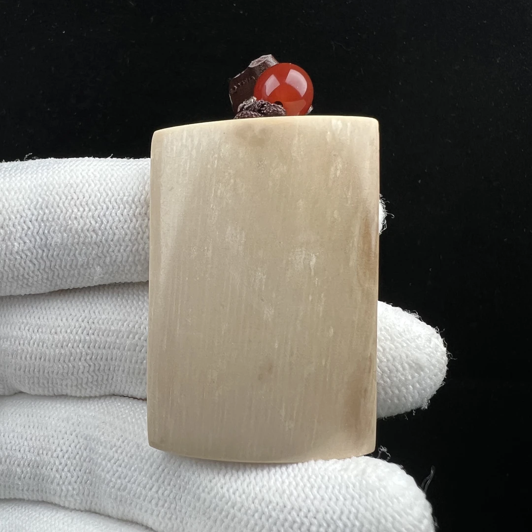 E3451天然猛犸牙瑕疵 雕刻牌30.5x44mm 支持鉴定 假一罚四
