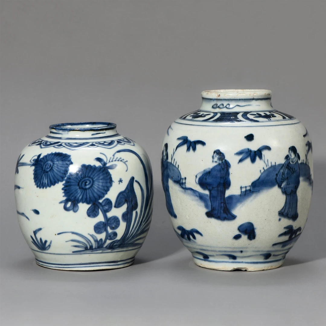 LOT6273 明末 青花人物、花卉罐两只